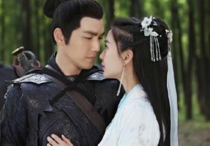 杨幂揭内幕，张嘉译7字回应，baby次“得罪”两位一线男星要凉？