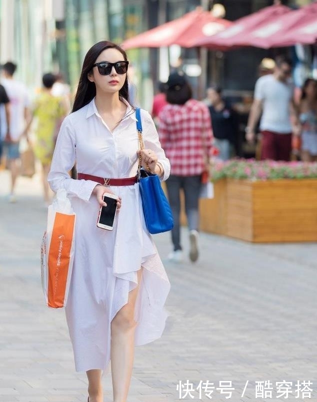 身材:美女街拍颜值很高的小姐姐,穿搭吊带裙,显得身材十分曼妙