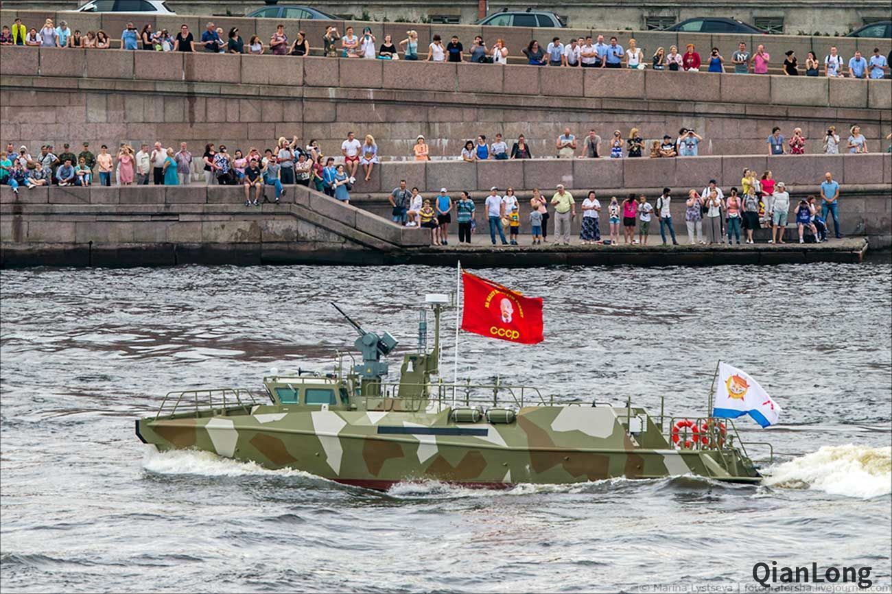 俄罗斯举行海军节阅舰式彩排 海军航空兵在空