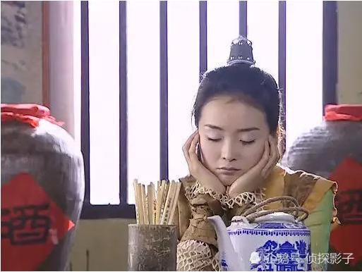 闭目养神的古装女子，于莉美严、袁咏仪优雅、王艳帅哥就像个男孩