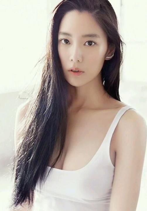 妍姿艳质、明艳动人克拉拉