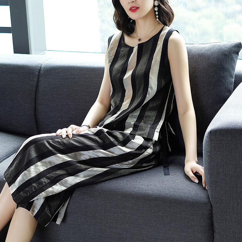 T恤搭牛仔裤太普通，这样的套装气质出众，让你美的没道理