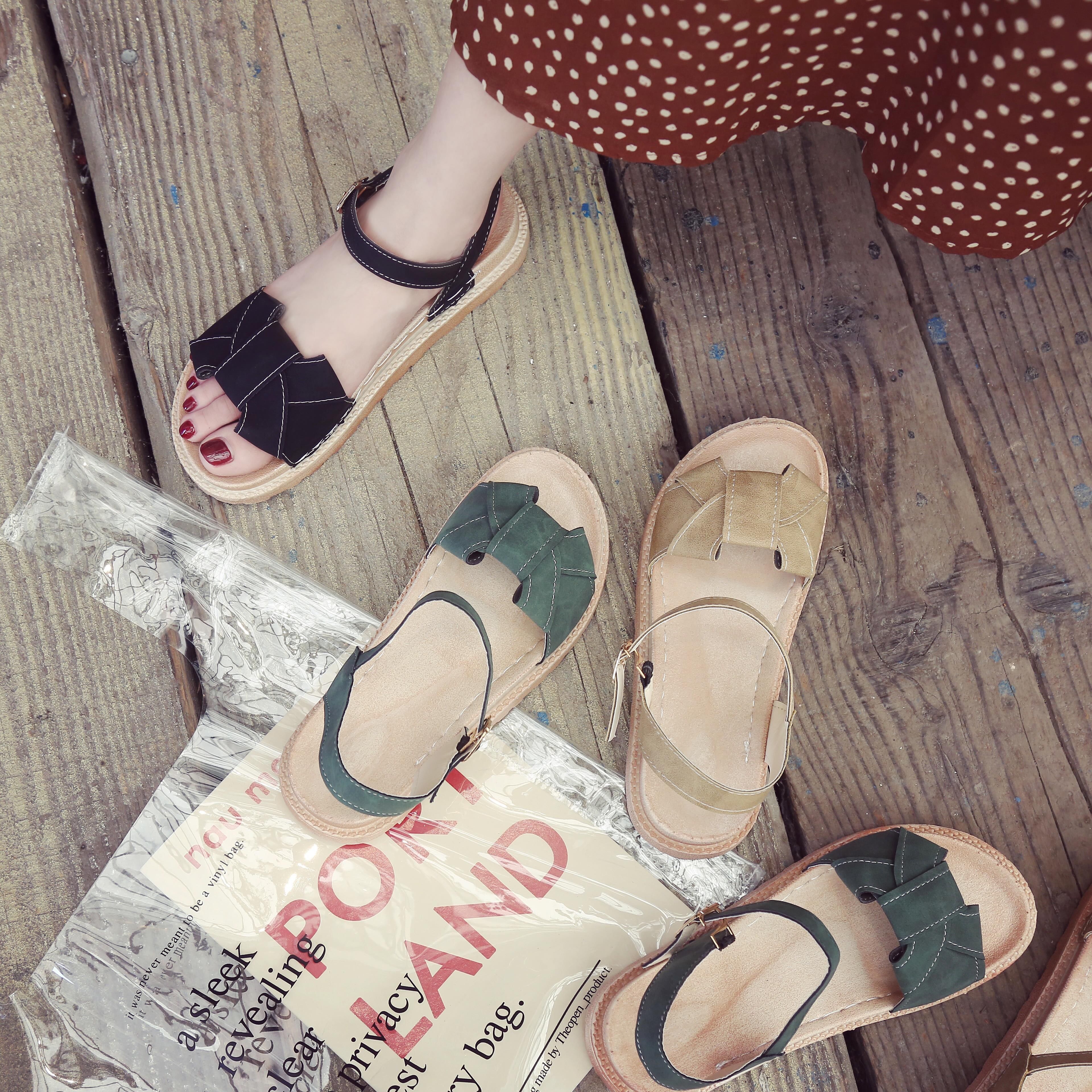 太美了、太美了!今夏流行的罗马凉鞋，让你的玉足白嫩又迷人