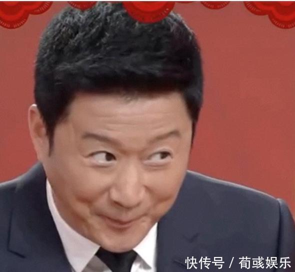 和谢楠@吴京罕晒宅家日常，裹棉被扮大象逗儿子开心，俩儿子表情反差太大