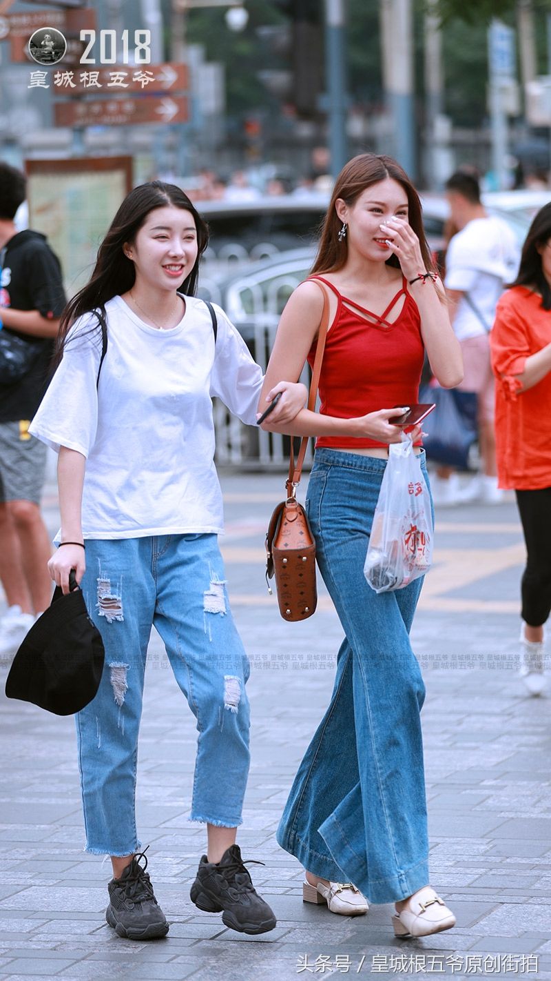 街拍:好看的服饰加上好看的肉体，那就是一场视觉盛宴