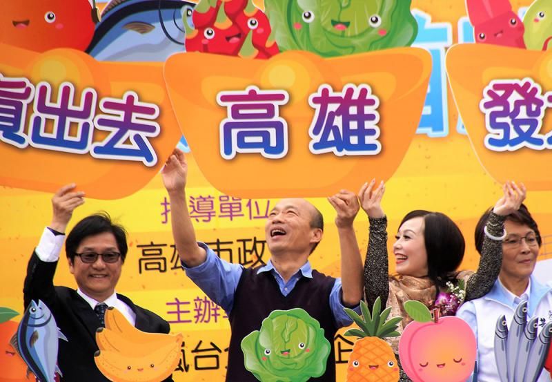 韩国瑜上任首次货运直航:500吨高雄农渔产运抵福建