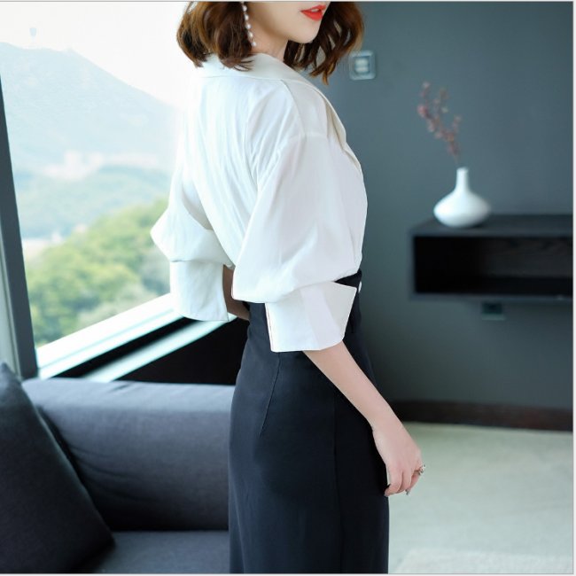 显气质的一款连衣裙，赚足回头率，充满了时尚优雅的美感