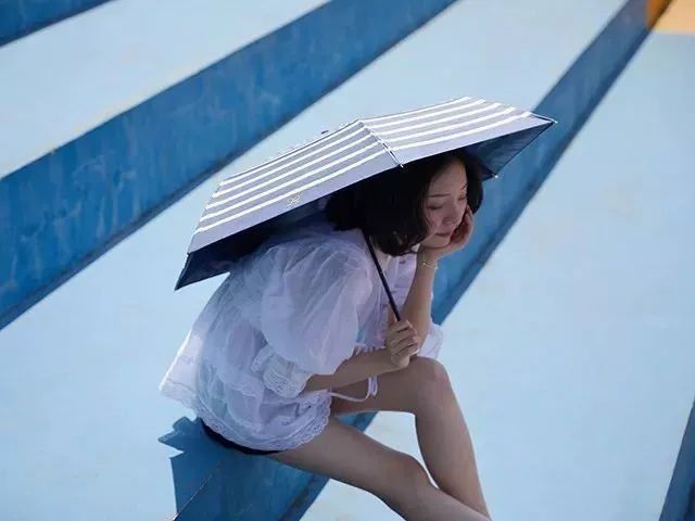 拥有一把可以当配饰的晴雨伞，是种怎样的体验?