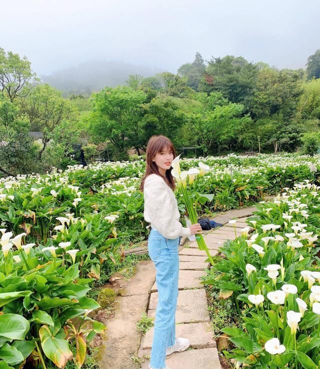  『忍不住』初夏简约风少女穿搭,展现温柔可爱一面,让男友忍不住多看几眼