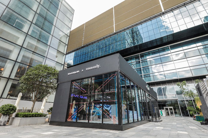 路虎揽胜极光携手roseonly打造别样七夕之约