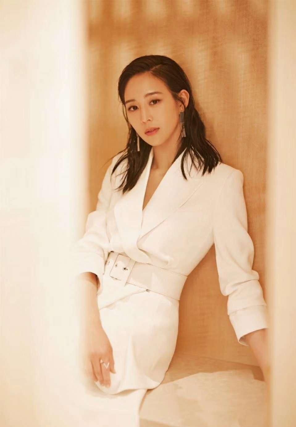 《如懿传》愉妃张钧蜜平时穿搭霸气侧漏 剧中扮演文弱小白兔