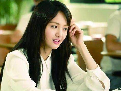 郑爽一般不穿高跟鞋，但一穿高跟鞋就震惊全场,网友: 把持不住