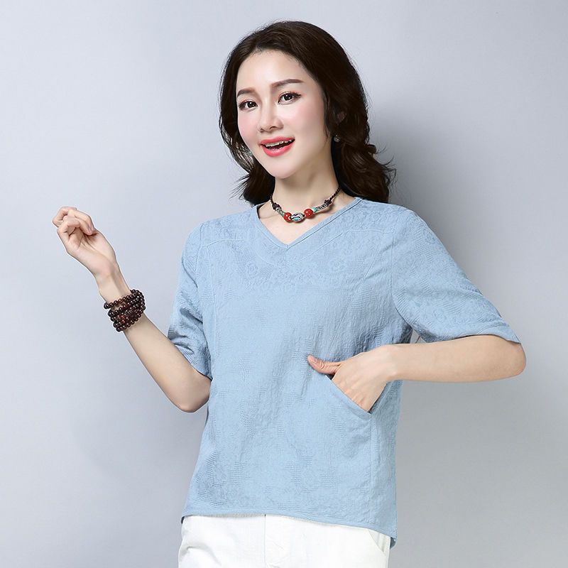 丰满的女人，要敢于展示自己，穿这样的洋气小衫，性感的不可方物