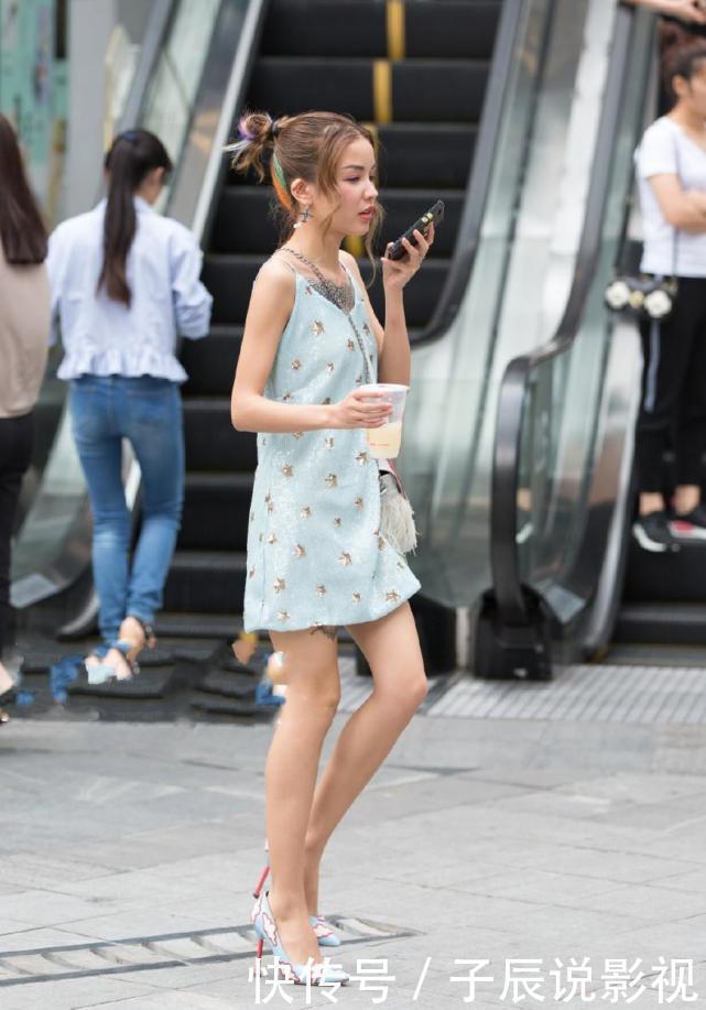 街拍：图4小姐姐的网纱裙真妩媚，图6小姐姐的腿被勒得好紧