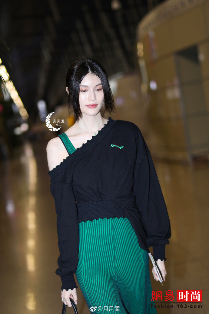 何穗沈月雪莉连环撞衫 谁更美?