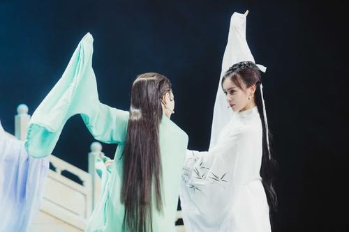 袁姗姗古装挑战白素贞，白衣飘飘仙气十足，却有人嘲讽：蹭热度？