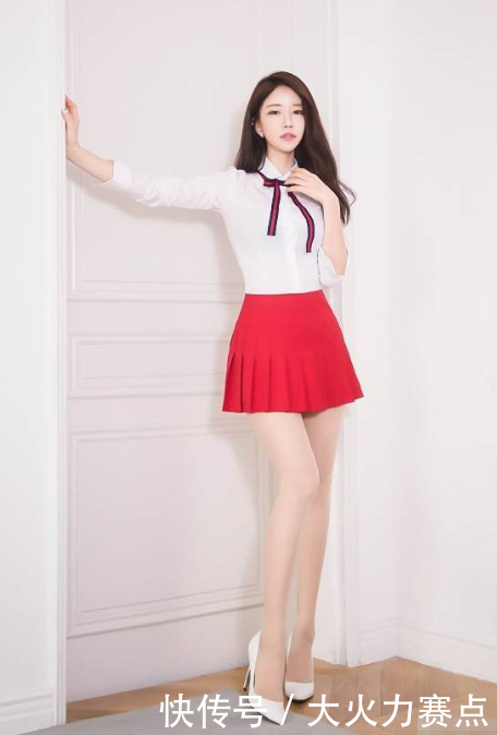 衬衣@白色衬衣搭红色百褶裙,这是学生服还是工作服