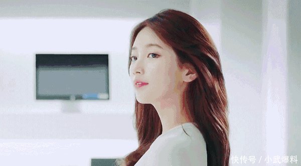 人人都有的黑色打底裤，其实这样穿更美！