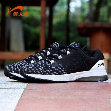 贵人鸟飞织网面运动鞋:双色织物+泡泡胶科技，轻盈舒适