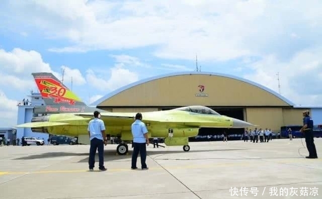 『媲美』印尼下血本改造老旧战机,如今战力媲美歼10C?苏35迎来新搭档