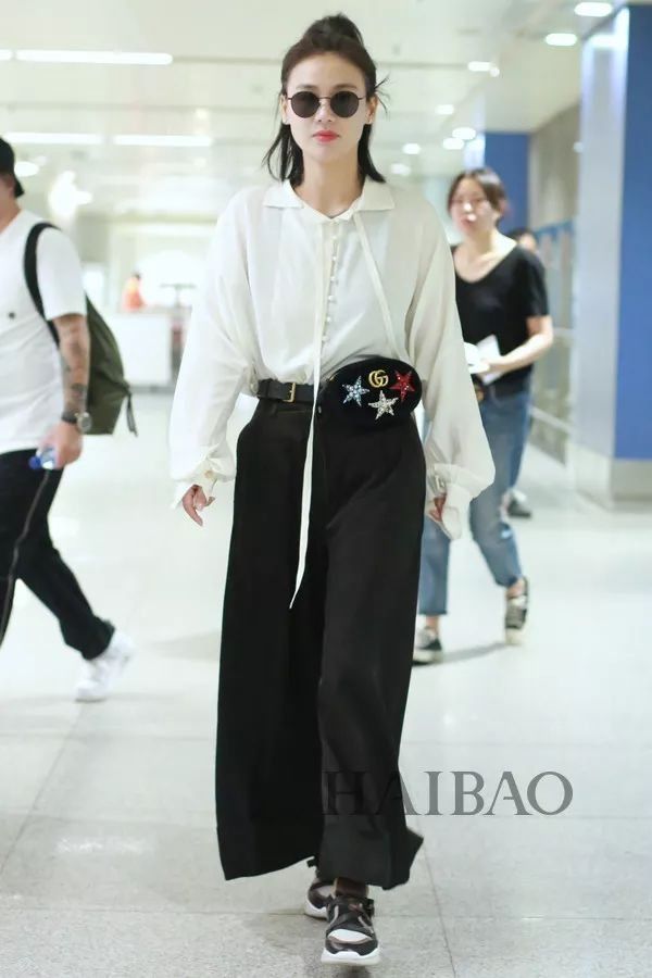 瘦回巅峰的赵薇年轻10岁!白百何这脸是怎么了?【海报街拍】