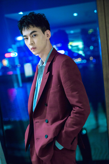 唐晓天出席时尚派对  示范轻熟绅士摩登酷感