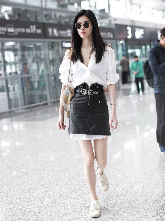 奚梦瑶6月底狂刷机场街拍，蜂腰、长腿超模也是性感姑娘