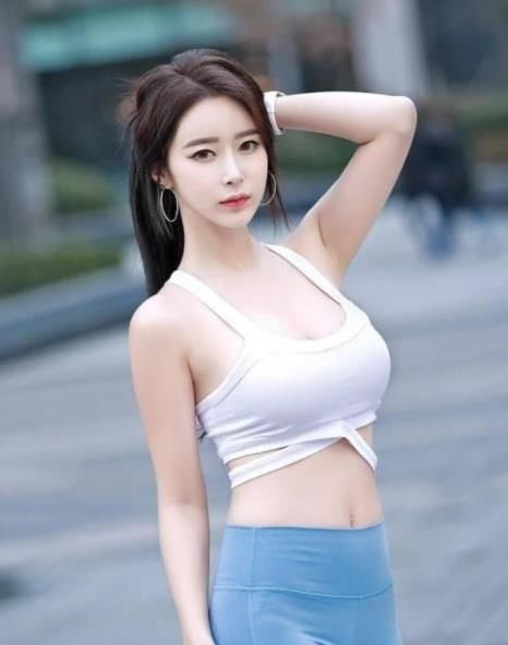  美女|时尚美女一貌倾城，有着浓浓的小清新范，打造完美聪慧风
