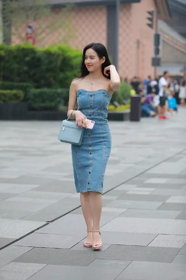 【连衣裙】抹胸的牛仔连衣裙,青春之中带着浪漫的气息