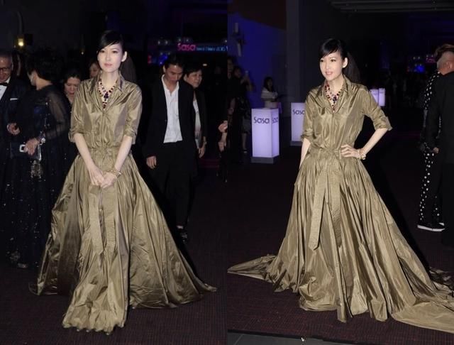 周慧敏真敢穿！这么皱的衬衫裙也敢穿出门，网友：50岁无禁忌？