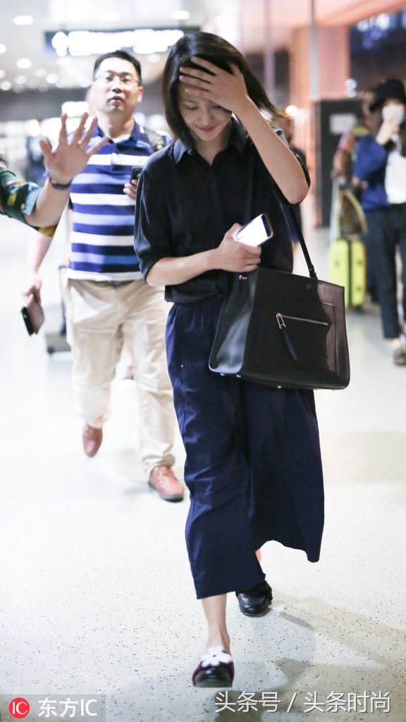 郑爽胸小但志气大 她穿的这些都超适合“飞机场”身材