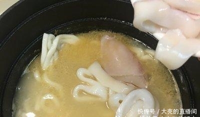  『海鲜』宅在家中吃美食：中式海鲜锅乌龙面+蒸芋头糕