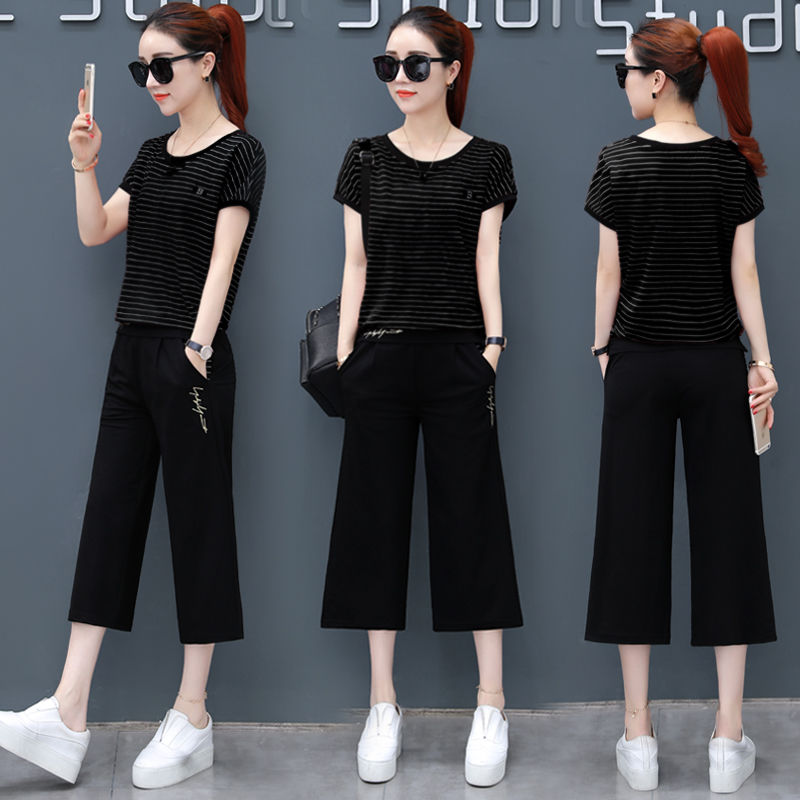 小姨一米五二,优雅七分裤套装,下搭高跟鞋,穿上瞬间自信有气场