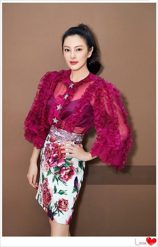 谢娜和张雨绮都是双胞胎妈妈,可同穿连衣裙,身材差距却如此尴尬