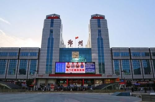  「我国」我国最“霸气”的两个火车站：能直通全国省会，看看有