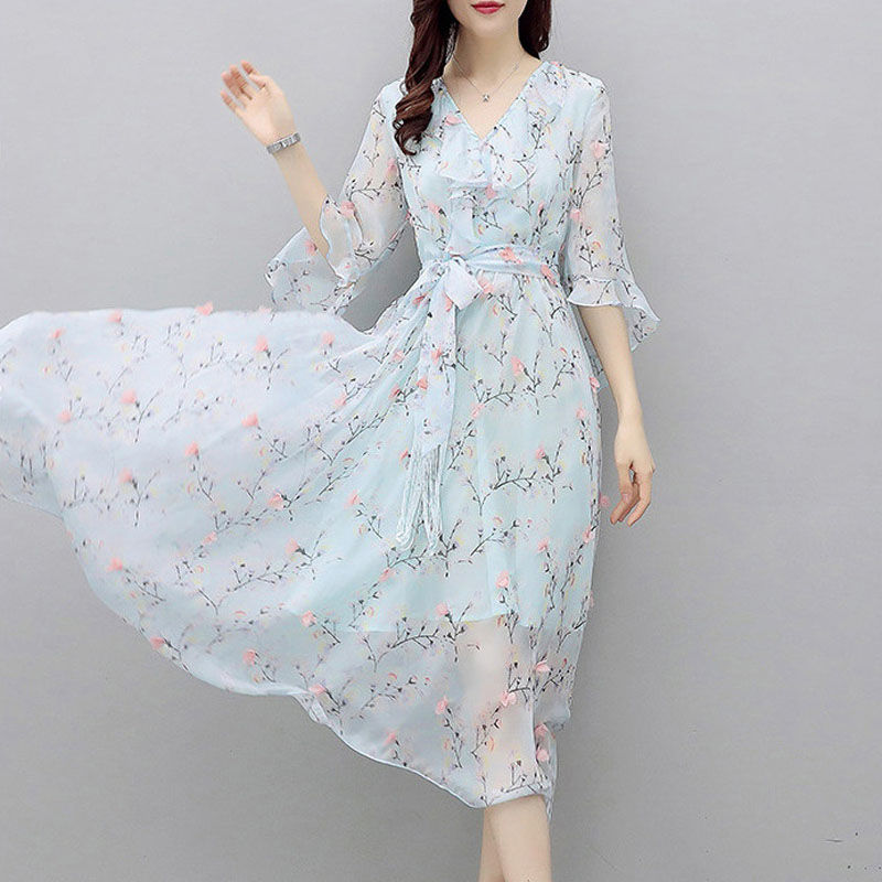 70后女人别打扮太土，试试当下巨火的连衣裙，男人百分百心动