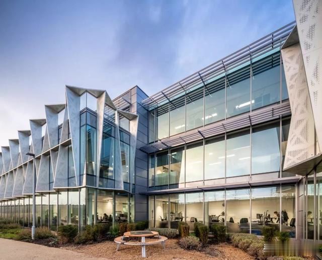  [建筑]国外科技园：立面结合被动式设计，用“硅”铝翅片，节省25%能源