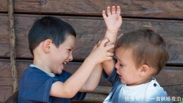 孩子们:妈妈的化妆品总是不翼而飞,查看女儿书包后,眼前的一幕哭笑不得