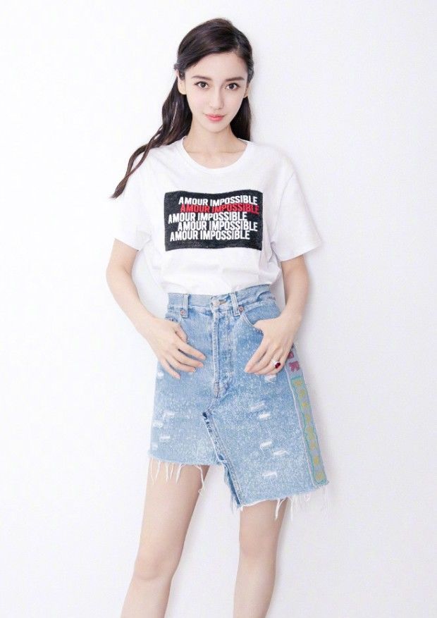 被杨颖的裙子吓到了，身上爬满了“黑蜘蛛”，密集恐惧症慎入！