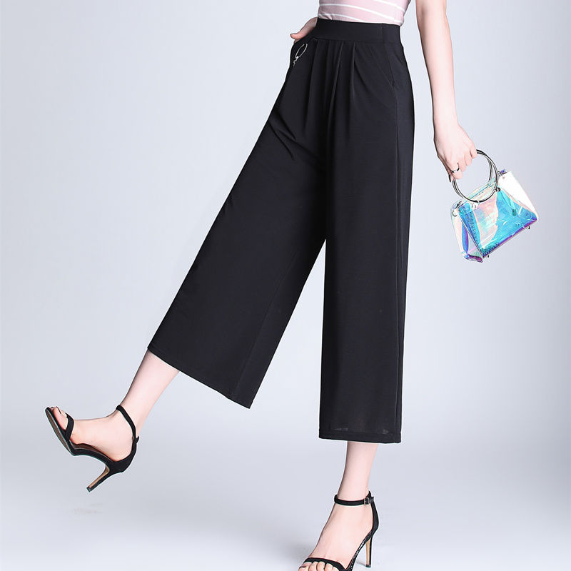 还在穿过时的牛仔裤，早秋流行“立秋裤”，一款比一款嫩的慌