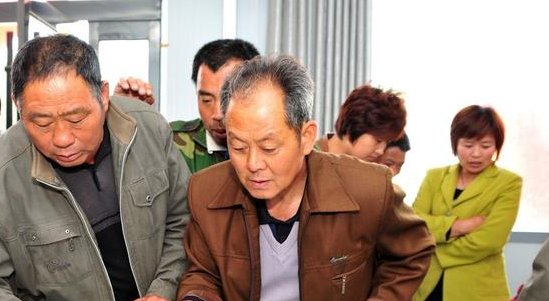  买房■现在的农村怎么都想在城里买房, 农村都没什么人居住了?