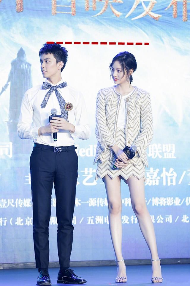 佟丽娅穿6万多外套气场实在强，没想到96年张艺上竟丝毫不输气质