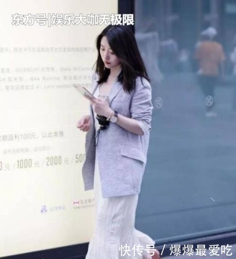  『短袖』街拍：兰质蕙心的美女，一条黑色短袖配黑色短裙，时尚优雅女人味