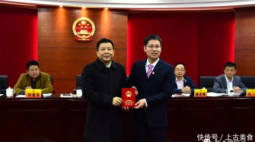 区人大常委会召开第三十一次会议