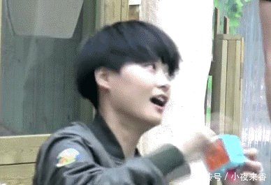 男神胡歌深夜发微，对前女友薛佳凝传言做出回应，粉丝们要炸锅了