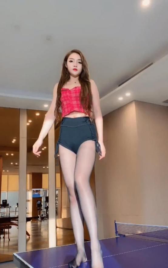 秀色可餐|时尚小姐姐秀色可餐,聪慧又迷人,看了遐想不已!