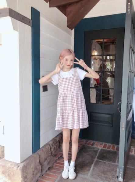 杨清柠的筷子腿再美，仍比不上不P图女神漫画腿，网友：美过郑爽