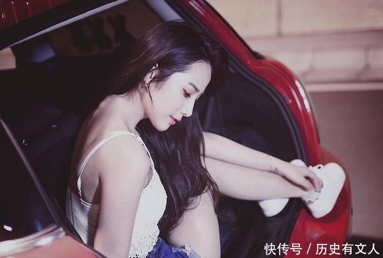 美女■90后时尚美女校花养眼私房写真
