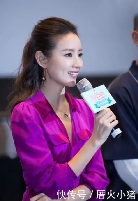 版型@董洁气质感太好紫色连衣裙灵动优雅,还是记忆中的“冷清秋”
