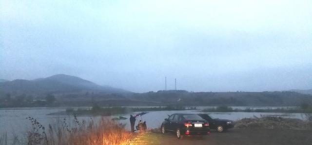  兰湖：母亲节延吉海兰湖垂钓，斤鲫拽走鱼竿很嚣张